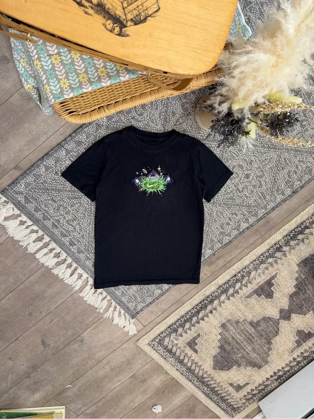 Nike Boys Graphic T-Shirt Large Sportswear Interstellar Magic Wizard Embroidered